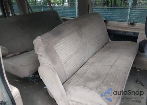 2001 Ford E-350 Super Duty Xl/Xlt z USA, uszkodzony, nr VIN 1FBSS31S71HB54782